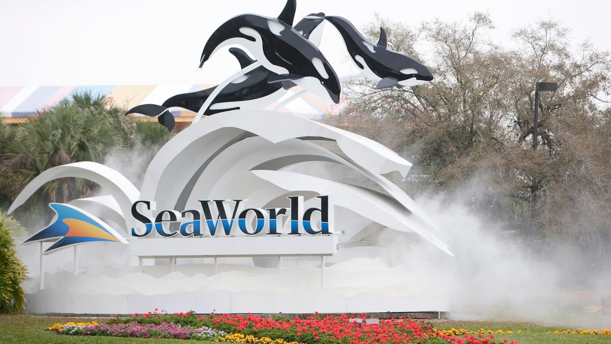 Sign at entrance to SeaWorld